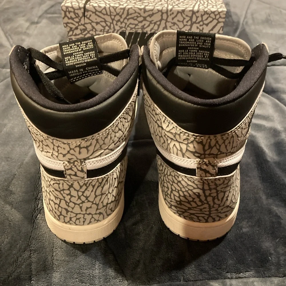 Nike Air Jordan 1 Retro High - Picture 4 of 5
